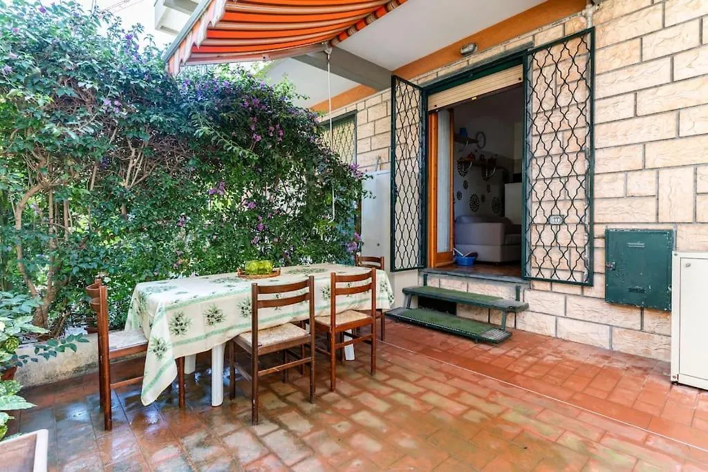 La Casa Della Nonna - Centrale - 100M Dal Mare Bordighera 0*,  Italy